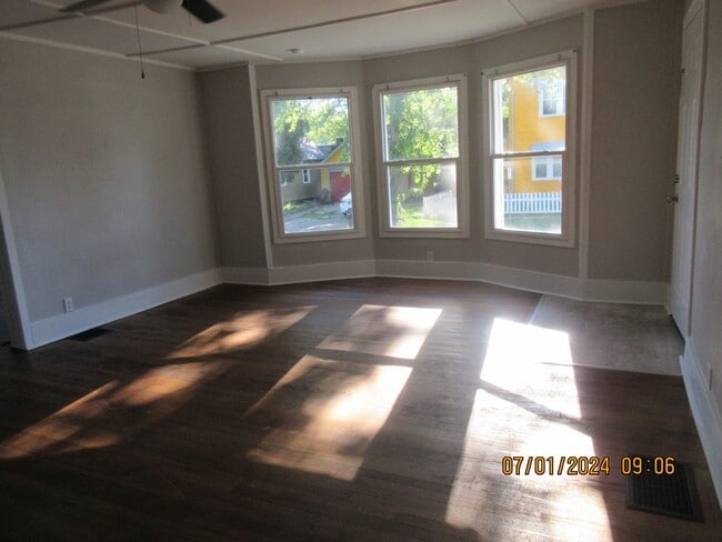 Building Photo - 202 W 3rd St