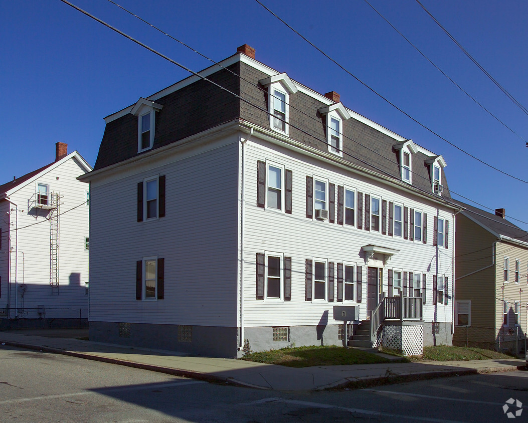 476 Bank St, Fall River, MA 02720 - Apartments in Fall River, MA ...