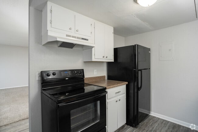 1BR, 1BA - 550SF - Kitchen - Beautiful, spacious property with an excellent location!