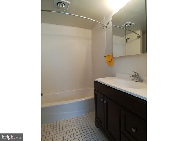 Foto del edificio - 246 Moorehead Ave