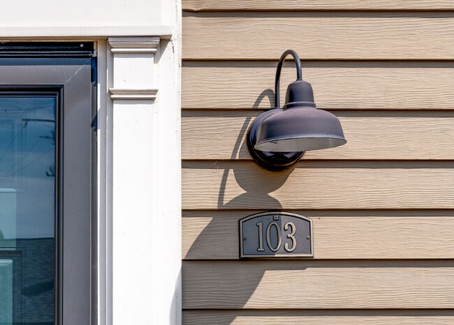 Building Photo - 103 Academy Square