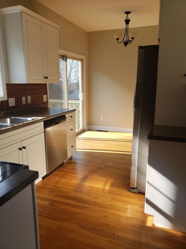 Building Photo - 1028 Nottingham Dr