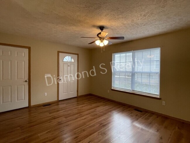 Building Photo - 2311 N Rogers Ave