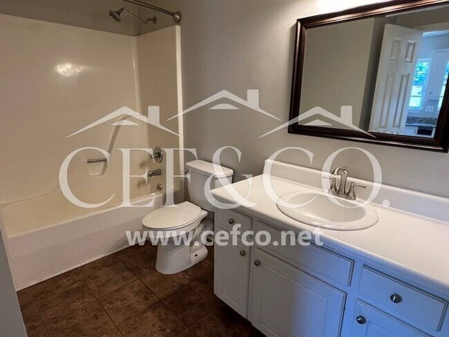 Foto del edificio - 349 E Myles Ln