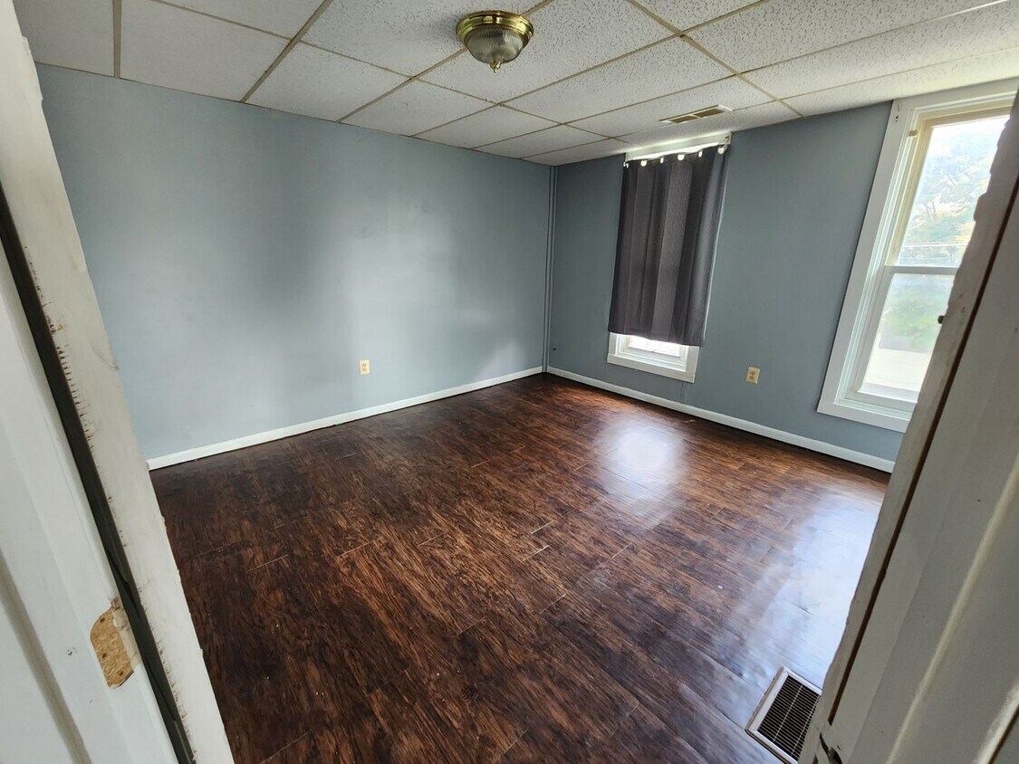 1302 Wallace St Unit 1302 Wallace Street Second Floor, Erie, PA 16503