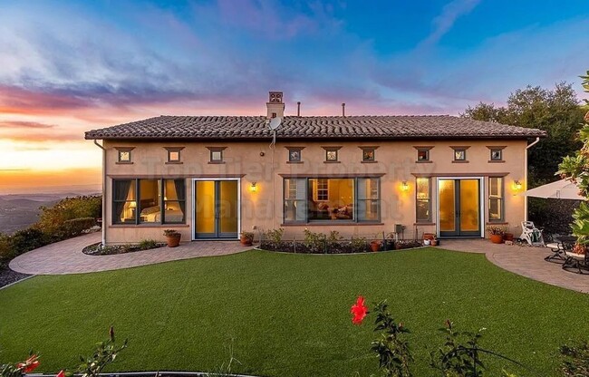 Building Photo - ***Luxurious Mediterranean 4 bed / 3 bath ...