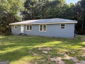 Building Photo - 475 Christmas Tree Rd
