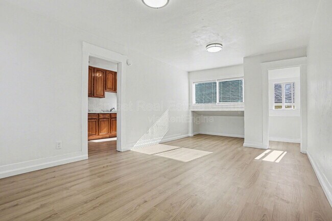 Foto del edificio - 3953 Angelo Ave