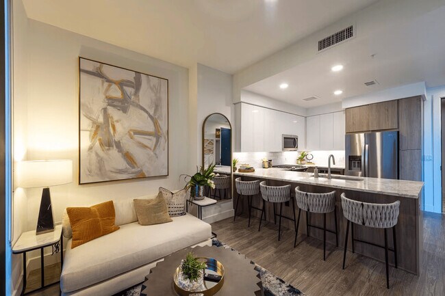 Foto del edificio - 8 Weeks Rent-Free in Uptown Luxury!
