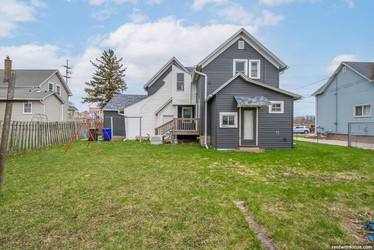 211 Oak St Unit 211 1/2, Kaukauna, WI 54130 Room for Rent in Kaukauna