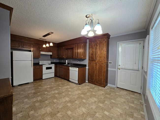 Building Photo - 385 Wildwood Ave