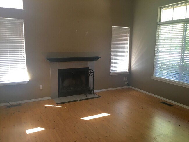 Foto del edificio - 3 Bedroom Ranch, 2 Car Garage, Air Conditi...