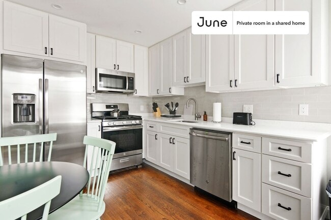 Foto del edificio - Room in Shared 5 bed/1.5 bath home