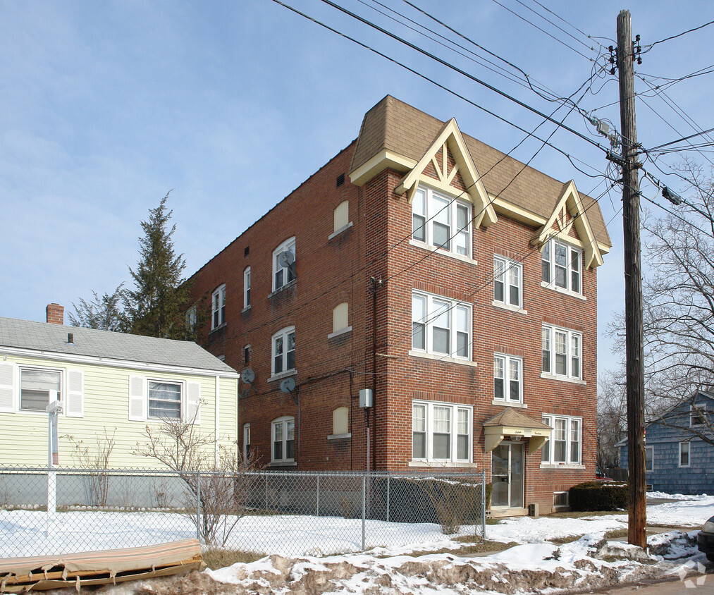 Building Photo - 10-16 Gilman St