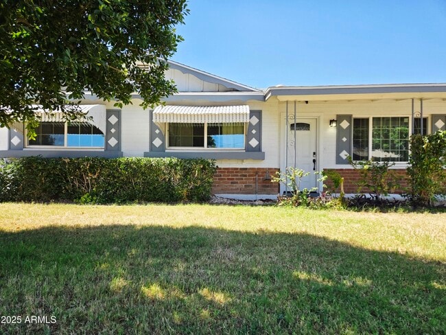Building Photo - 3039 W Bloomfield Rd