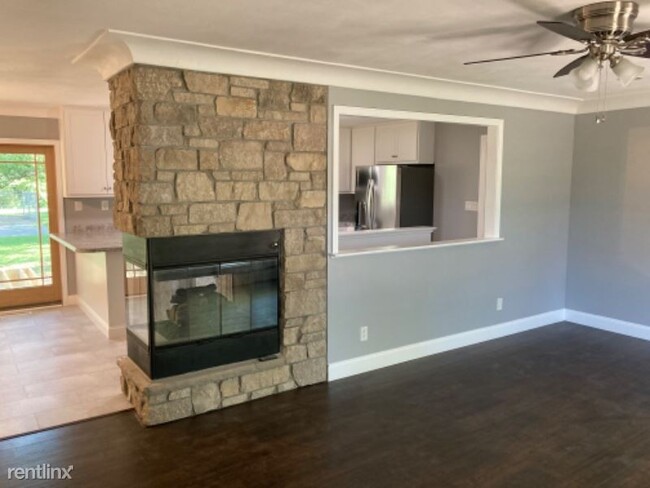 Building Photo - 3 br, 1 bath House - 8878 Country Lane