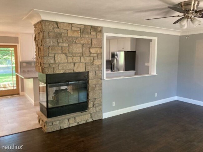 Foto del edificio - 3 br, 1 bath House - 8878 Country Lane