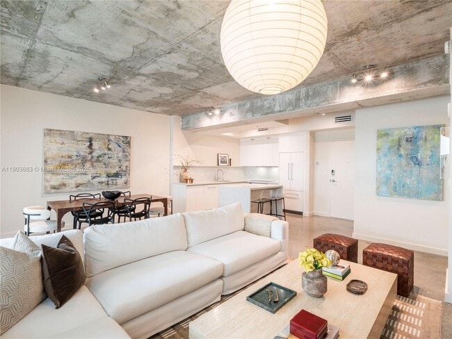 Building Photo - 3449 NE 1st Ave