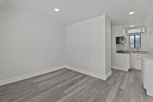 Building Photo - 620 Sudderth Dr