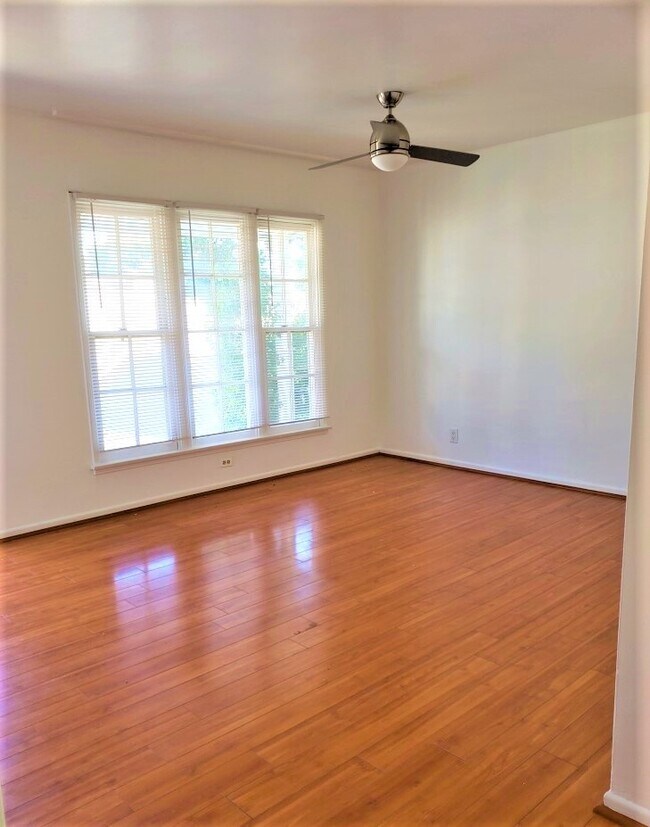 Foto del edificio - 2815 W Clark Ave