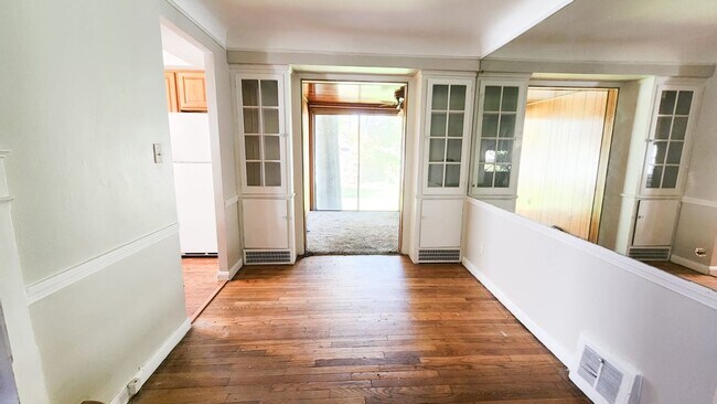 Foto del edificio - Adorable 3 bedroom, 1 bath bungalow