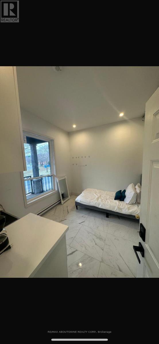 Building Photo - 66 Wellington St S