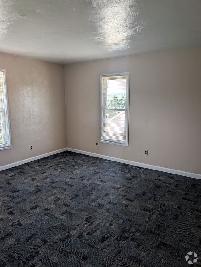 Building Photo - 126 Latimer Ave