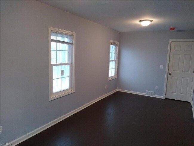 Building Photo - 3151 W 41st St