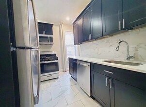 Building Photo - 158 Bergen Ave