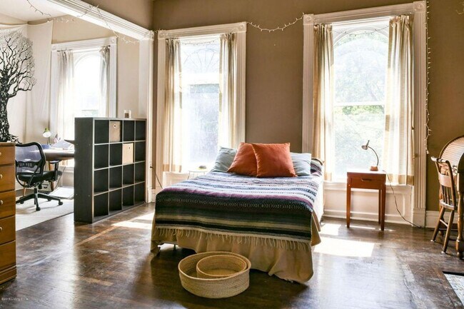 Building Photo - 1454