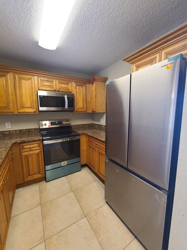 Building Photo - 1440 Lake Crystal Dr