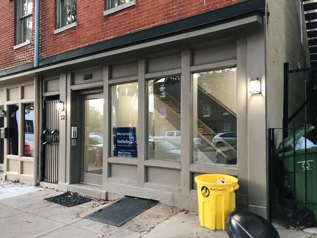 Foto del edificio - 32 W Montgomery St