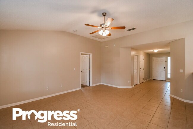 Building Photo - 701 N Edenbridge Way