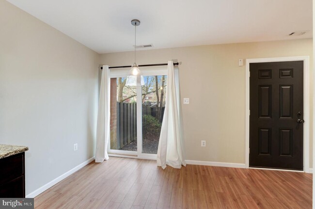 Building Photo - 1379 Northgate Square