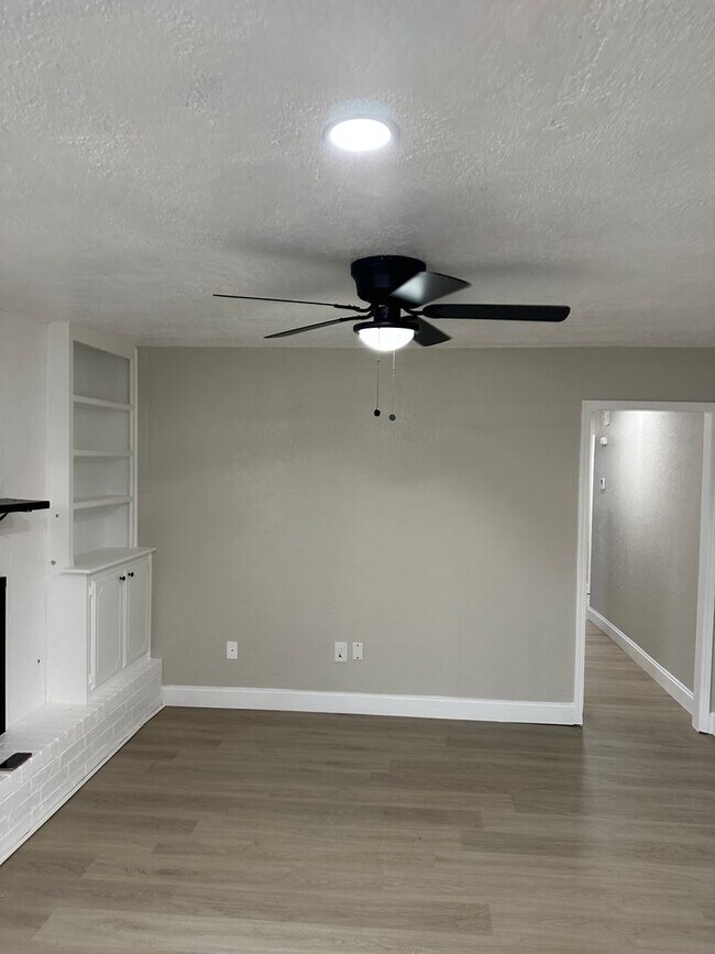 Foto del edificio - 2606 NE Lake Ave