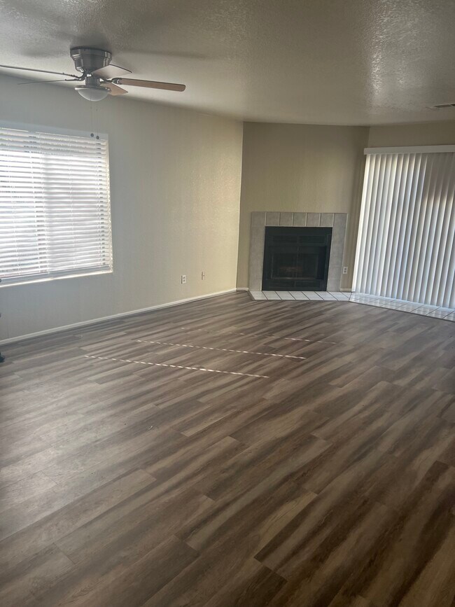 Foto del edificio - 16745 E Ashbrook Dr