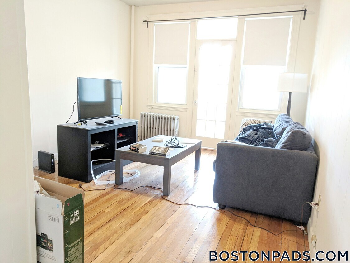 Foto principal - 1630 Commonwealth Ave