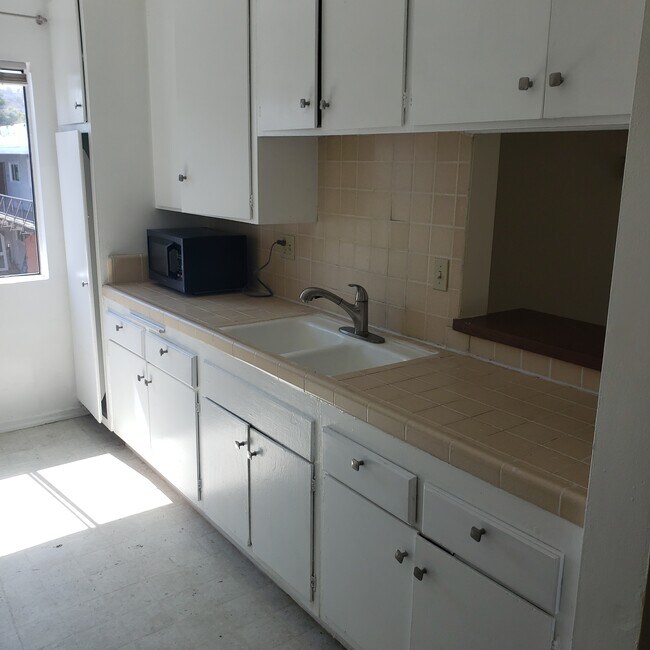 Kitchen 2 - 1343 N Curson Ave