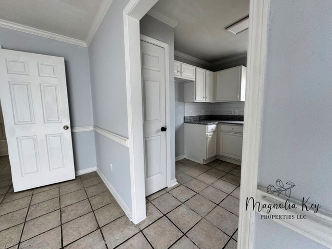 Building Photo - 4850 Southgate Pkwy