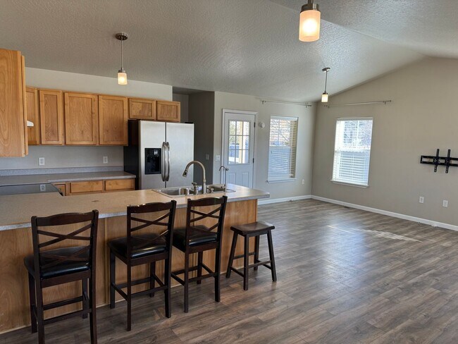 Building Photo - Spacious 3 Bed, 2 Bath in Lolo, MT!!