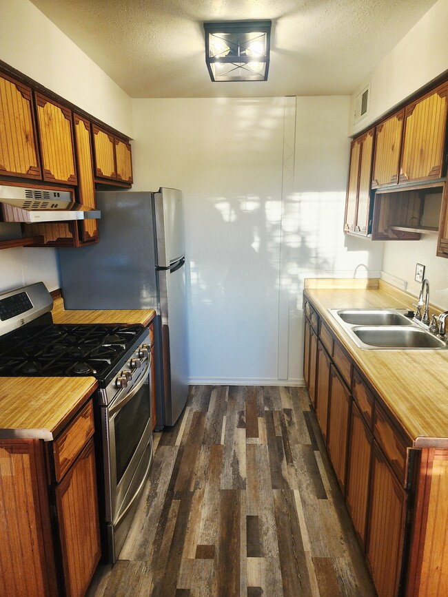 Building Photo - 800 Chelwood Park Blvd NE