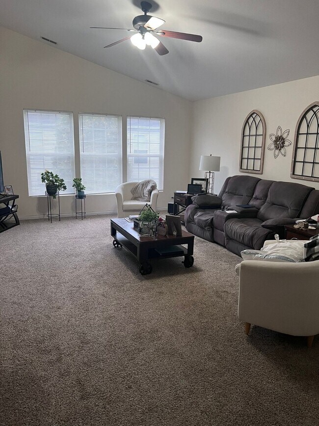 Foto del edificio - 3106 Bromley Ln