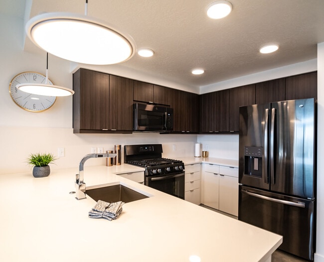 Building Photo - Quattro