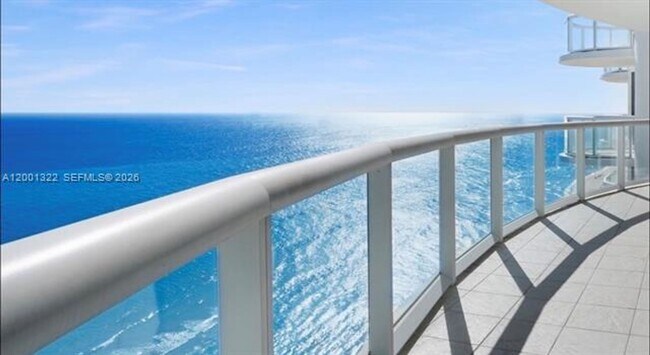 Foto del edificio - 6365 Collins Ave