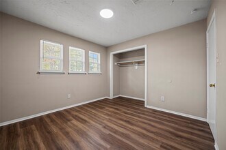 Building Photo - 4735 Charade Dr