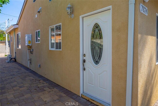 Foto del edificio - 7822 Hazeltine Ave