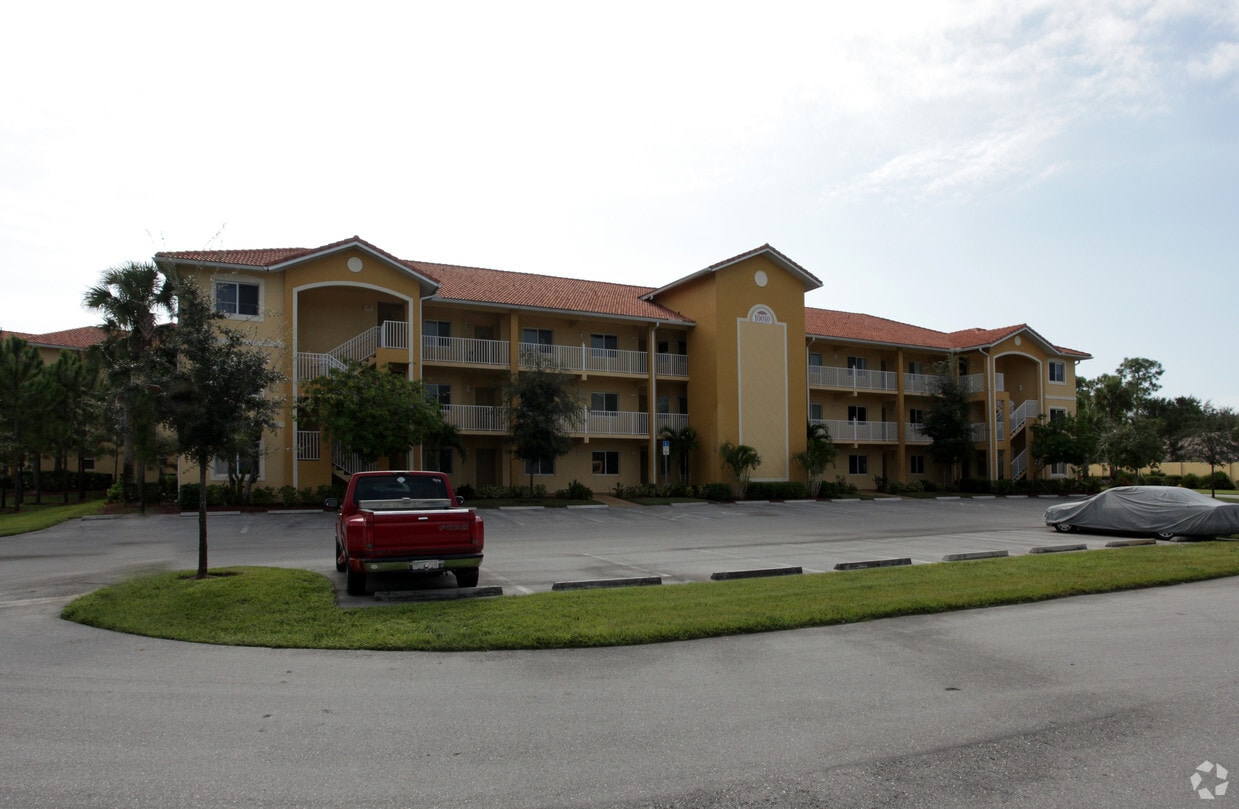 Lakeside Hideaway Apartments in Bonita Springs, FL