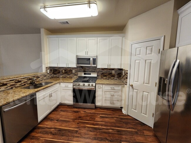 Foto del edificio - 1618 Cove Creek Cir