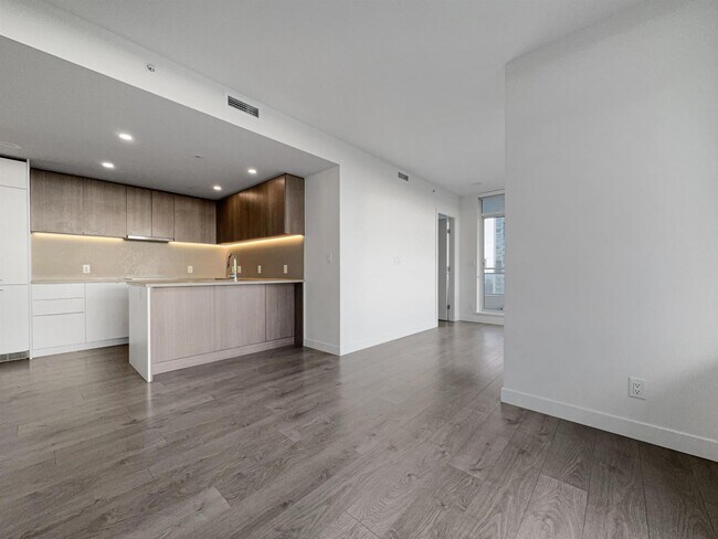 Photo du bâtiment - 13318-13104 104 Ave