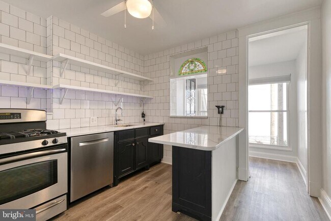 Foto del edificio - 860 W 33rd St